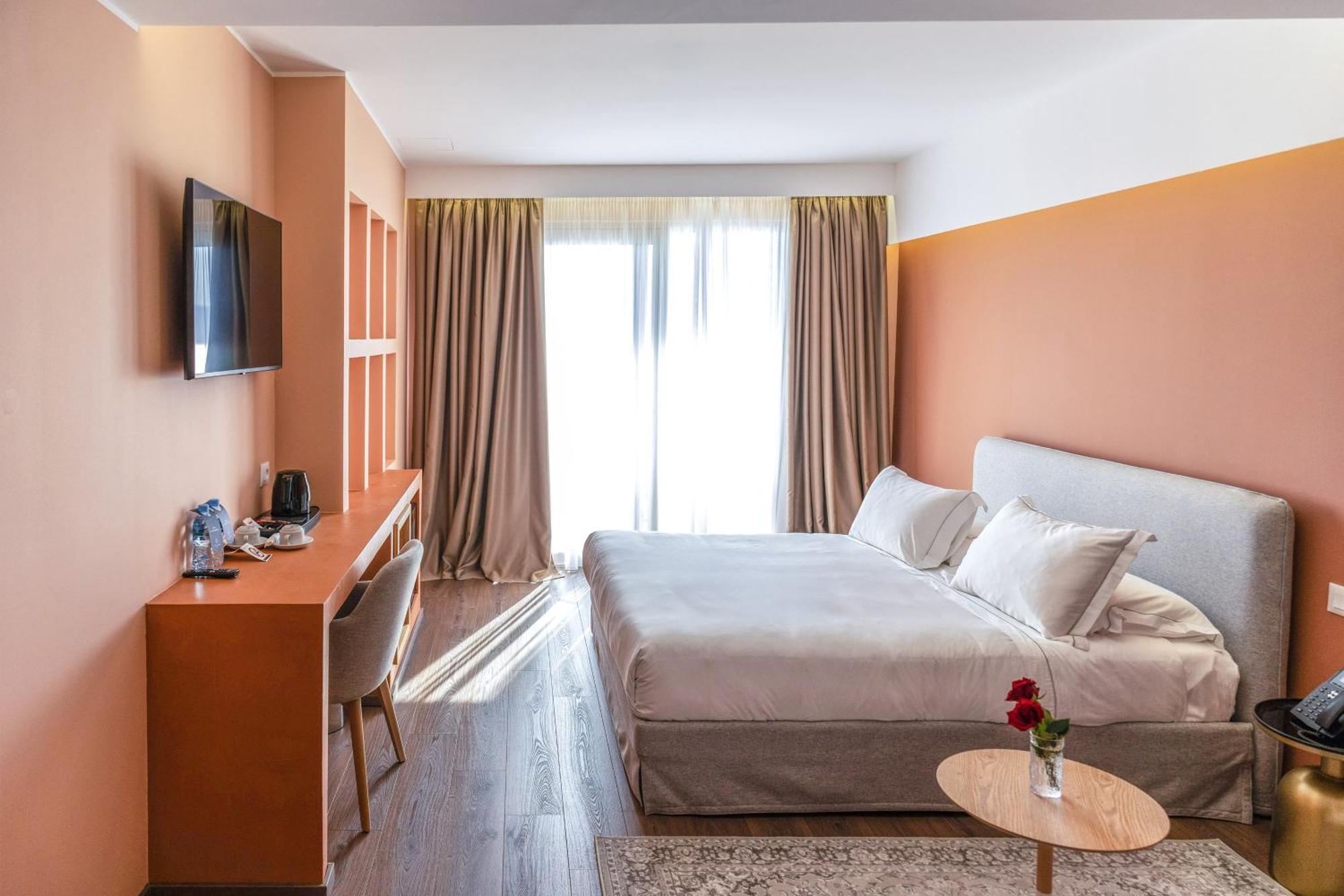 Hotel Vlora Priam, Affiliated By Melia Exteriör bild