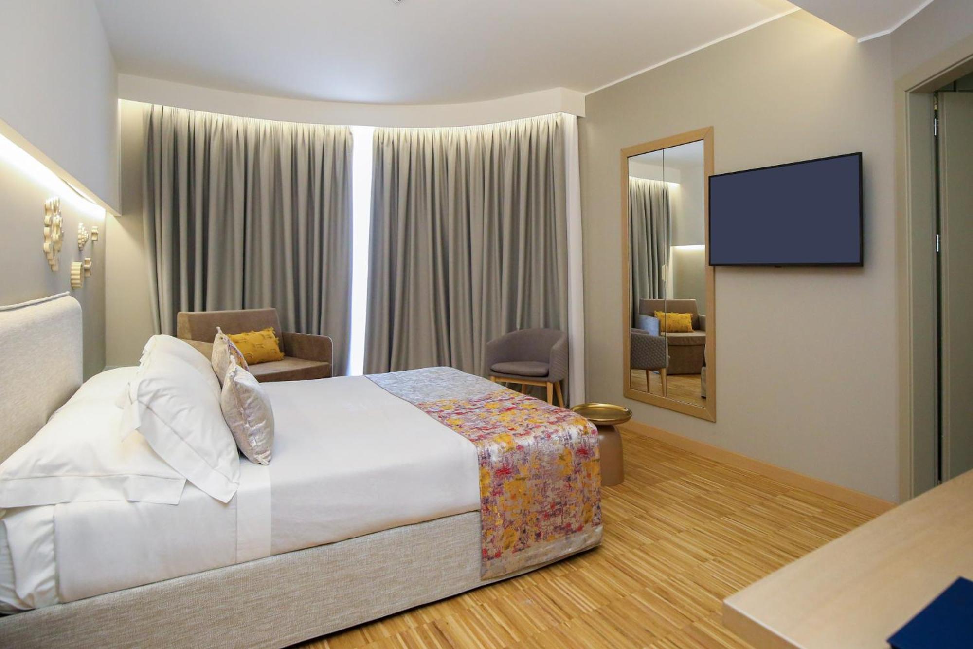 Hotel Vlora Priam, Affiliated By Melia Exteriör bild